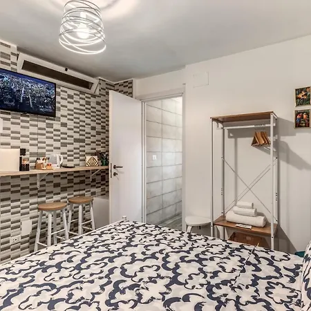 Private Near Old Town And Center La Pieza בית הארחה 3*