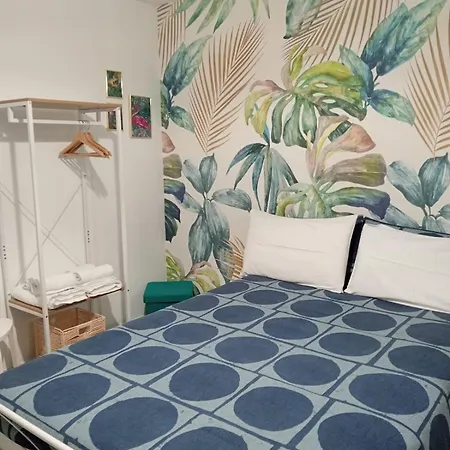 בית הארחה Private Near Old Town And Center La Pieza 3*
